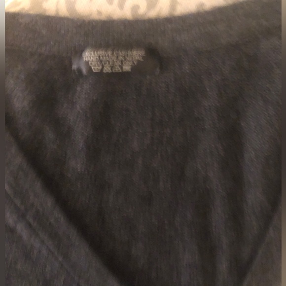 Cashmere cardigan size small never worn. - Picture 2 of 3